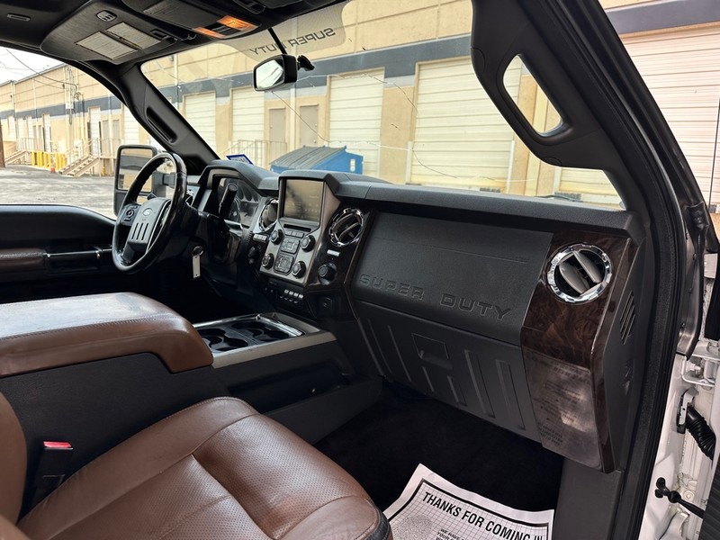 Ford Super Duty F-350 SRW Vehicle Full-screen Gallery Image 16