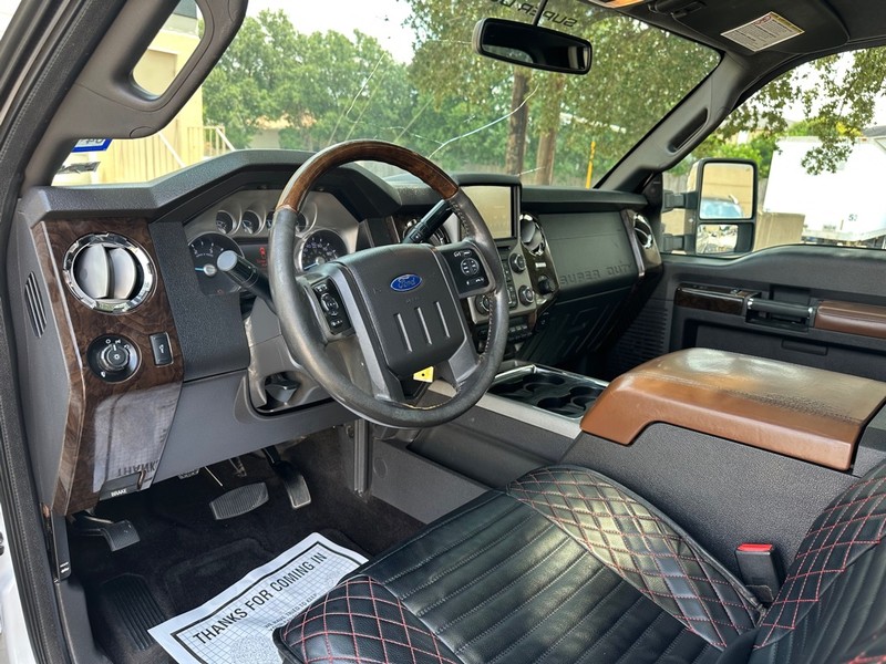 Ford Super Duty F-350 SRW Vehicle Full-screen Gallery Image 18