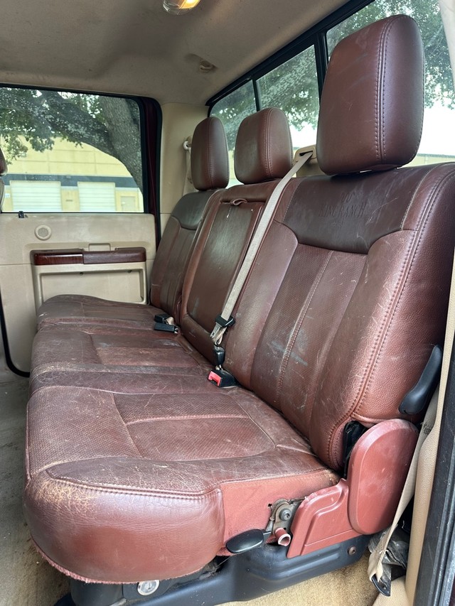 Ford Super Duty F-350 DRW Vehicle Full-screen Gallery Image 08