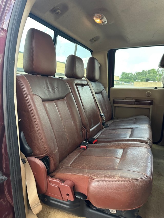 Ford Super Duty F-350 DRW Vehicle Full-screen Gallery Image 09