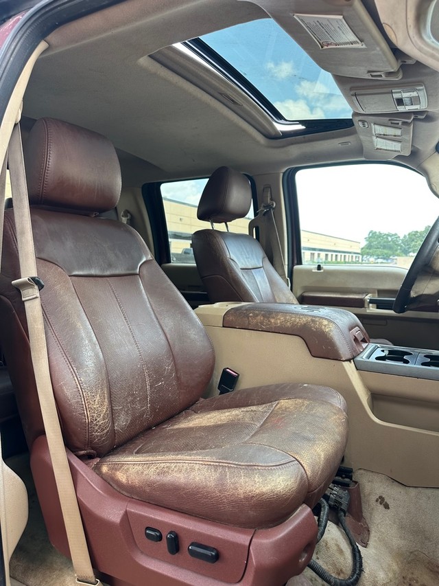 Ford Super Duty F-350 DRW Vehicle Full-screen Gallery Image 12