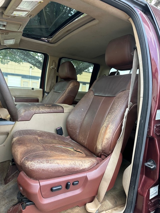 Ford Super Duty F-350 DRW Vehicle Full-screen Gallery Image 14