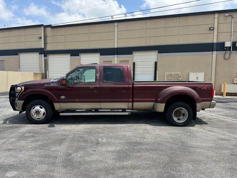 Ford Super Duty F-350 DRW Vehicle Full-screen Gallery Image 02