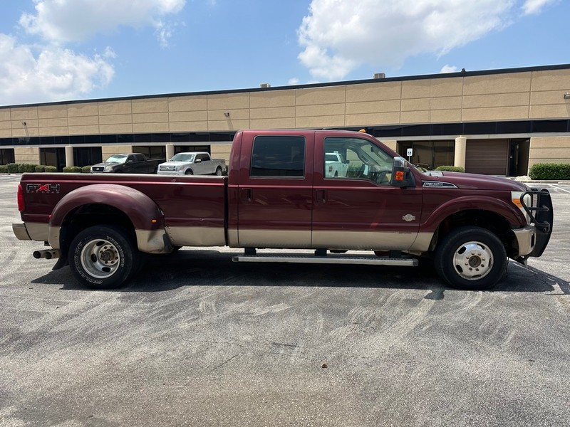 Ford Super Duty F-350 DRW Vehicle Full-screen Gallery Image 05