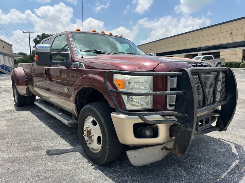 Ford Super Duty F-350 DRW Vehicle Full-screen Gallery Image 06