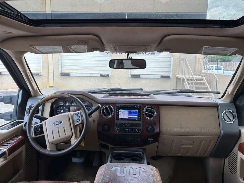 Ford Super Duty F-350 DRW Vehicle Full-screen Gallery Image 11