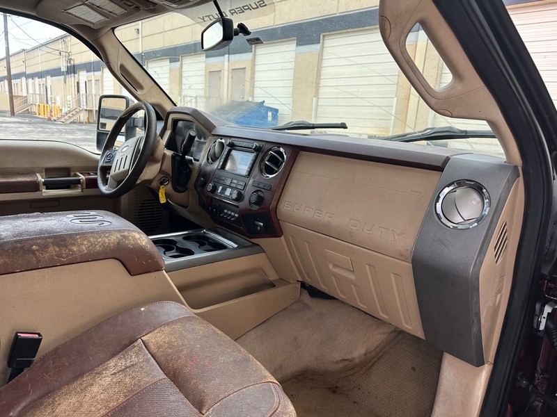Ford Super Duty F-350 DRW Vehicle Full-screen Gallery Image 13