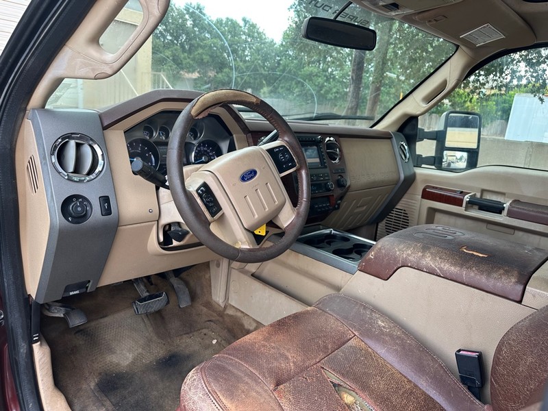 Ford Super Duty F-350 DRW Vehicle Full-screen Gallery Image 15