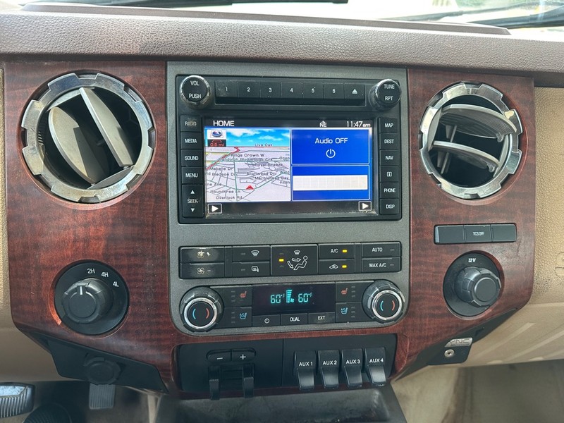 Ford Super Duty F-350 DRW Vehicle Full-screen Gallery Image 16