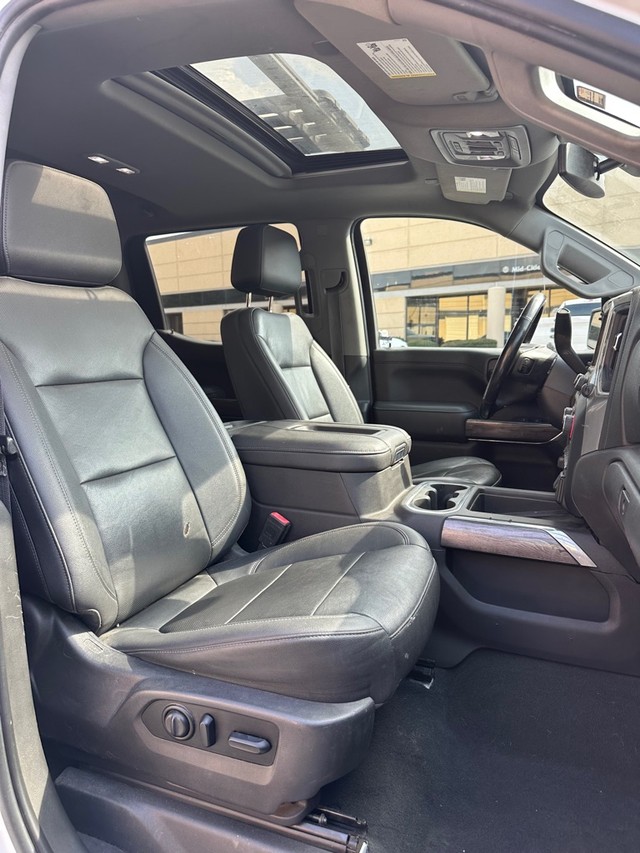Chevrolet Silverado 1500 Vehicle Full-screen Gallery Image 13