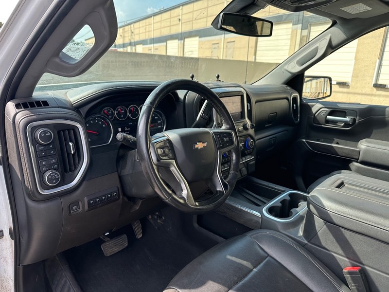 Chevrolet Silverado 1500 Vehicle Full-screen Gallery Image 16