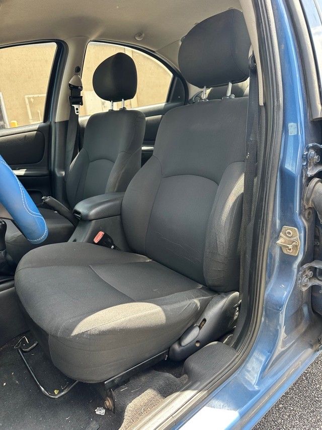 Dodge Neon Vehicle Full-screen Gallery Image 11