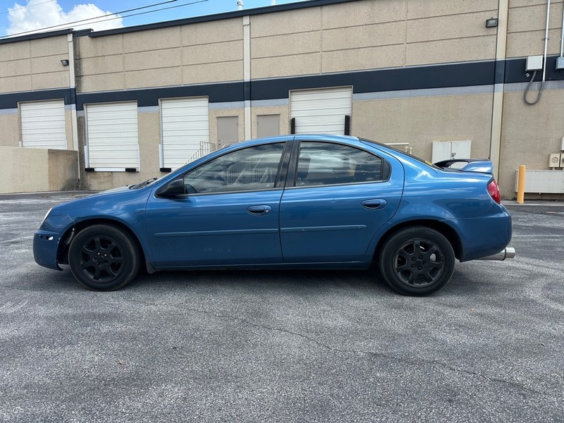 Dodge Neon Vehicle Full-screen Gallery Image 02