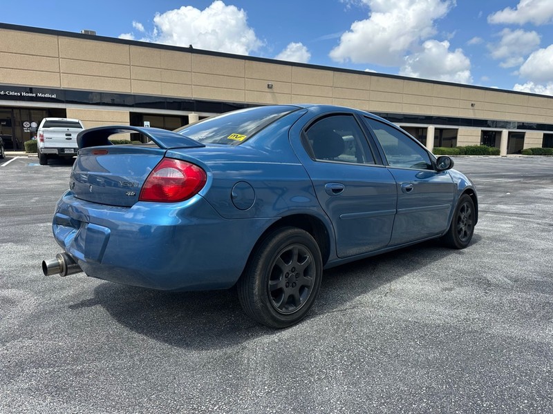 Dodge Neon Vehicle Full-screen Gallery Image 04