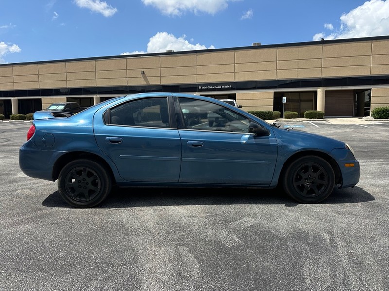 Dodge Neon Vehicle Full-screen Gallery Image 05