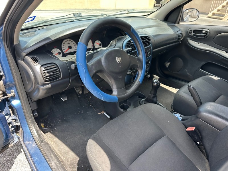 Dodge Neon Vehicle Full-screen Gallery Image 12