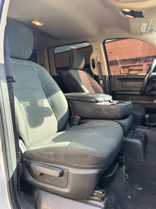 Ram 2500 Vehicle Full-screen Gallery Image 11