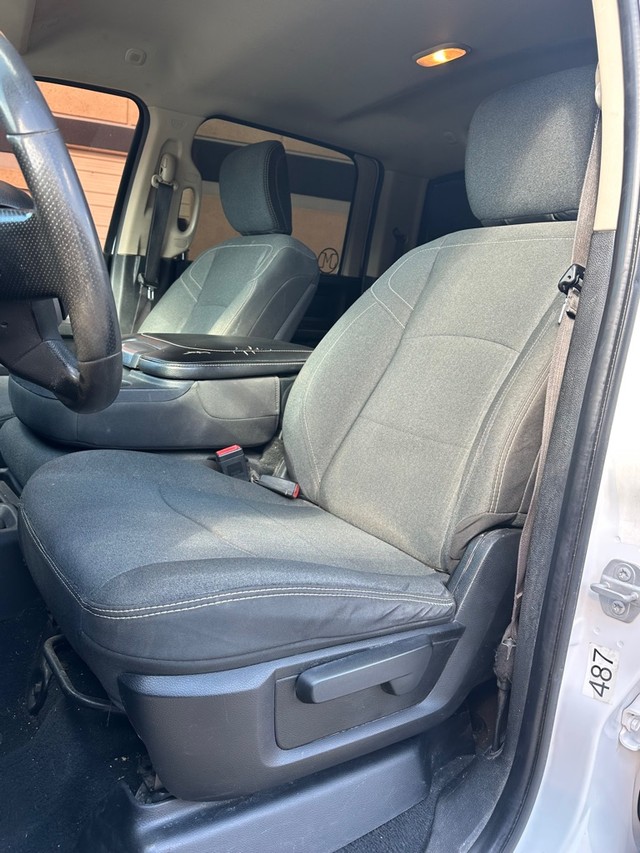 Ram 2500 Vehicle Full-screen Gallery Image 13