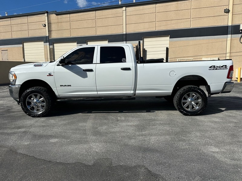 Ram 2500 Vehicle Full-screen Gallery Image 02