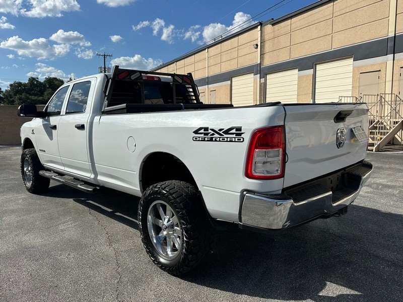Ram 2500 Vehicle Full-screen Gallery Image 03