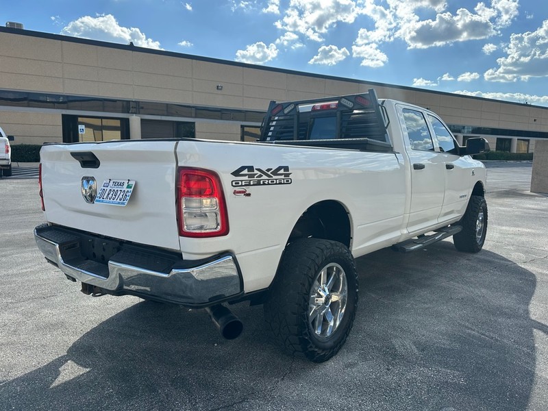Ram 2500 Vehicle Full-screen Gallery Image 04