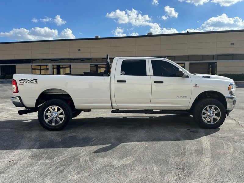 Ram 2500 Vehicle Full-screen Gallery Image 05