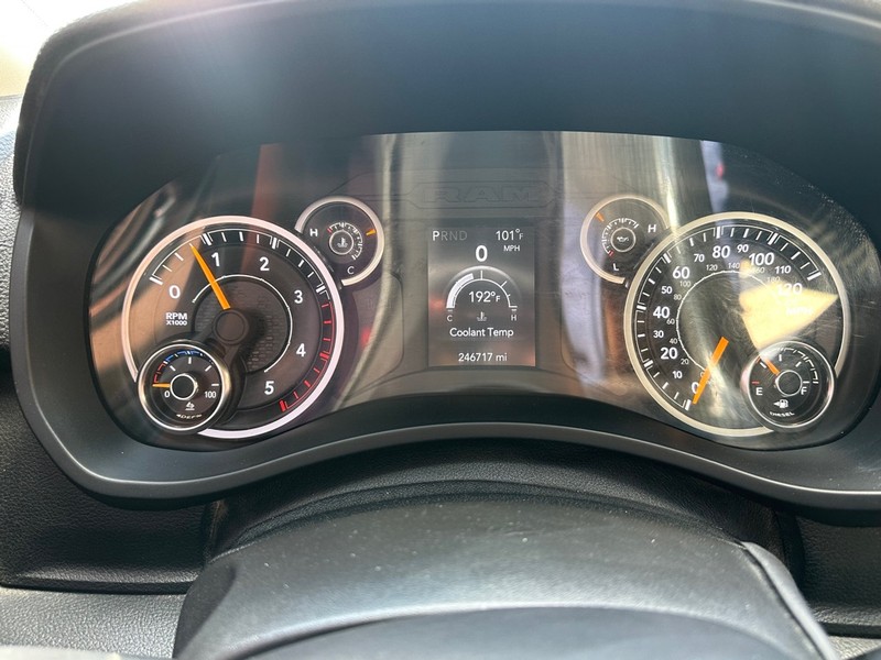 Ram 2500 Vehicle Full-screen Gallery Image 15