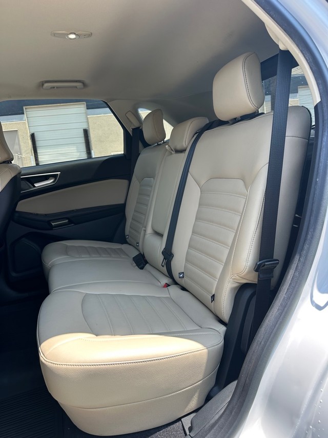 Ford Edge Vehicle Full-screen Gallery Image 08
