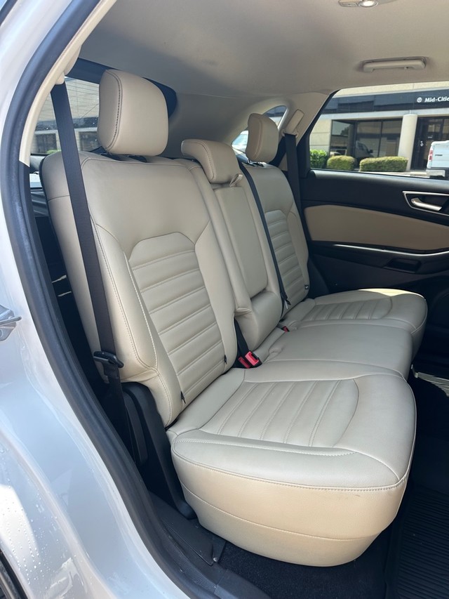 Ford Edge Vehicle Full-screen Gallery Image 09