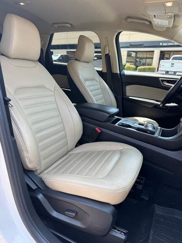 Ford Edge Vehicle Full-screen Gallery Image 11