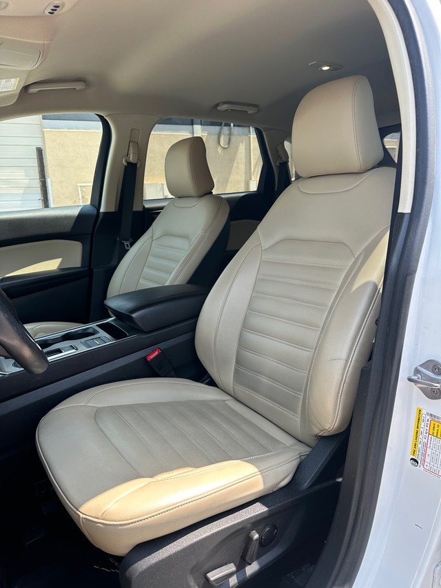 Ford Edge Vehicle Full-screen Gallery Image 13