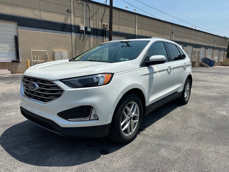 Ford Edge Vehicle Full-screen Gallery Image 01
