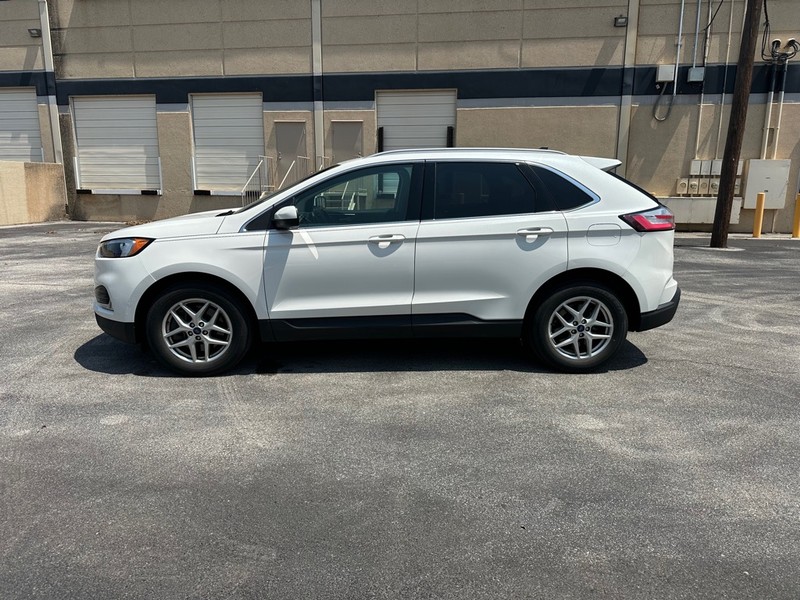 Ford Edge Vehicle Full-screen Gallery Image 02