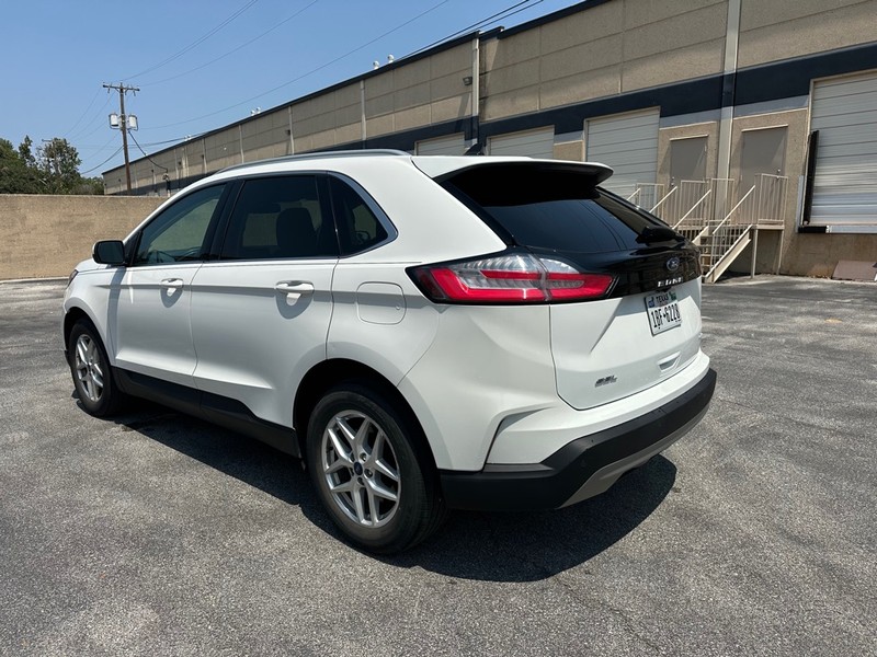 Ford Edge Vehicle Full-screen Gallery Image 03