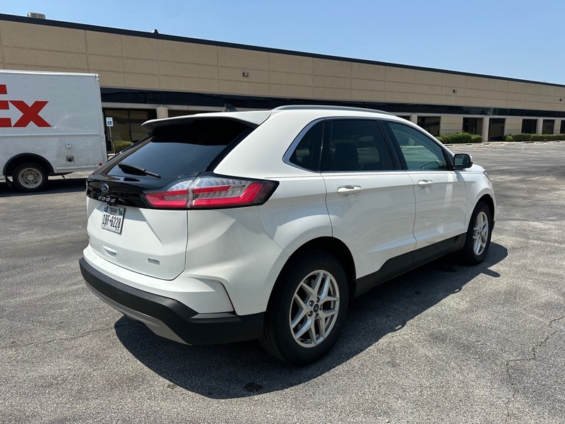 Ford Edge Vehicle Full-screen Gallery Image 04