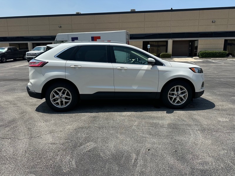 Ford Edge Vehicle Full-screen Gallery Image 05