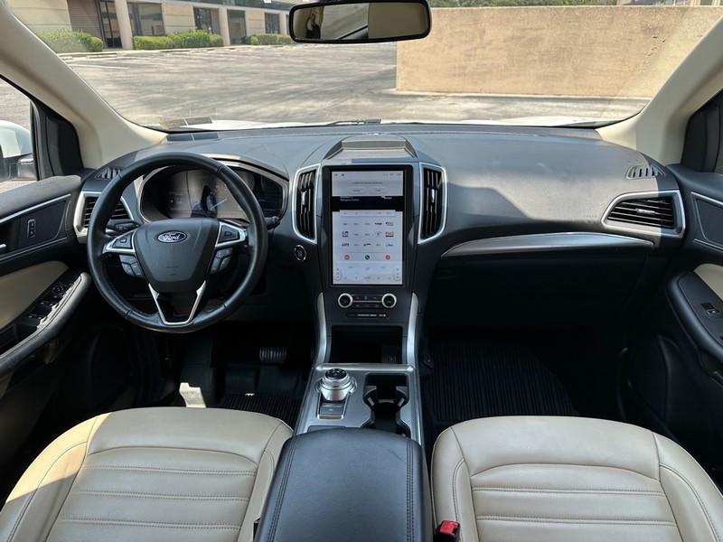 Ford Edge Vehicle Full-screen Gallery Image 10
