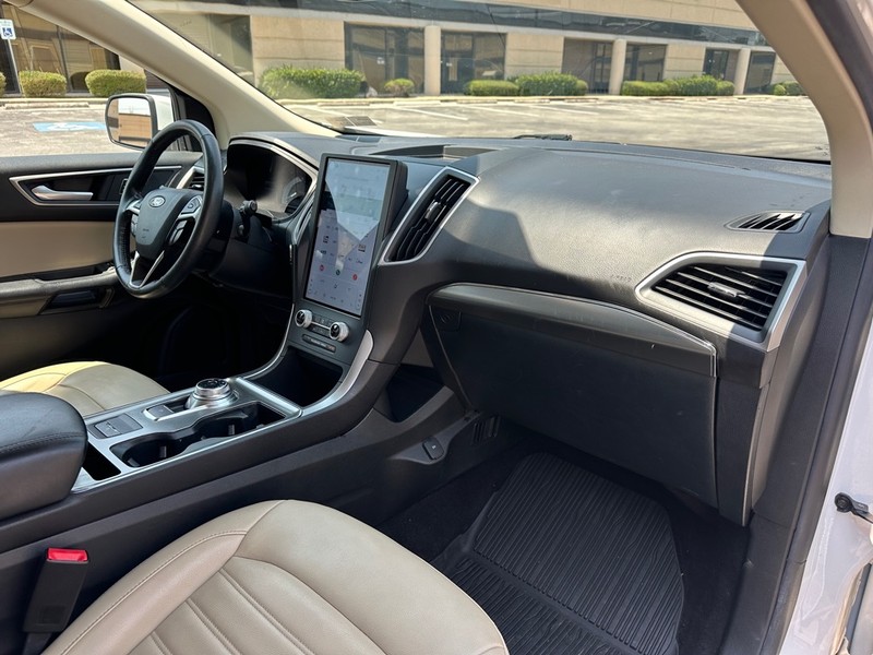 Ford Edge Vehicle Full-screen Gallery Image 12