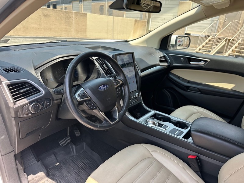 Ford Edge Vehicle Full-screen Gallery Image 14