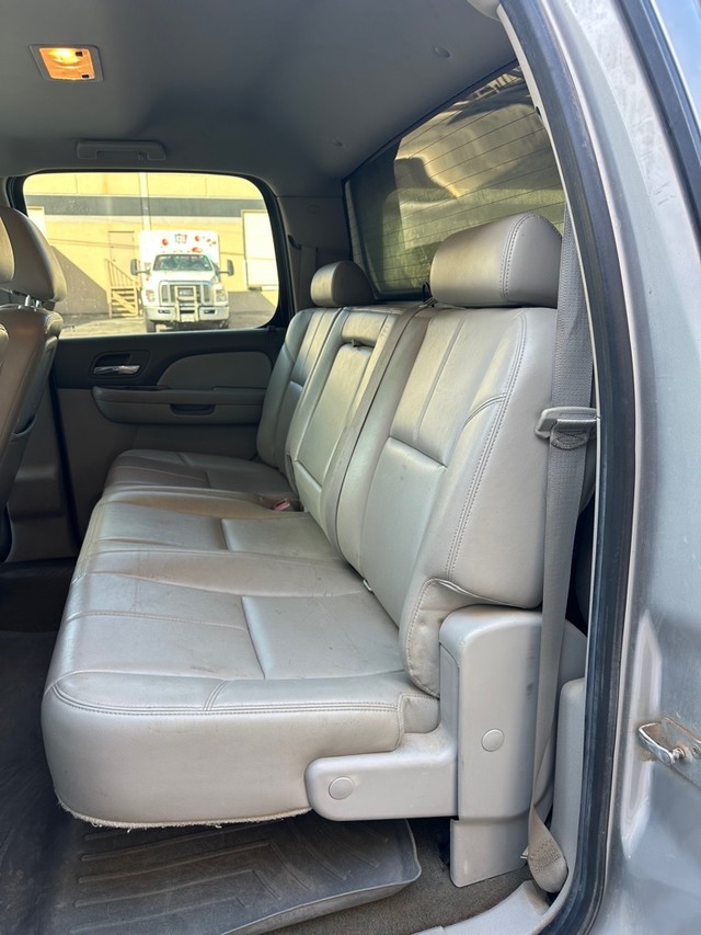 GMC Sierra 2500HD Vehicle Full-screen Gallery Image 09