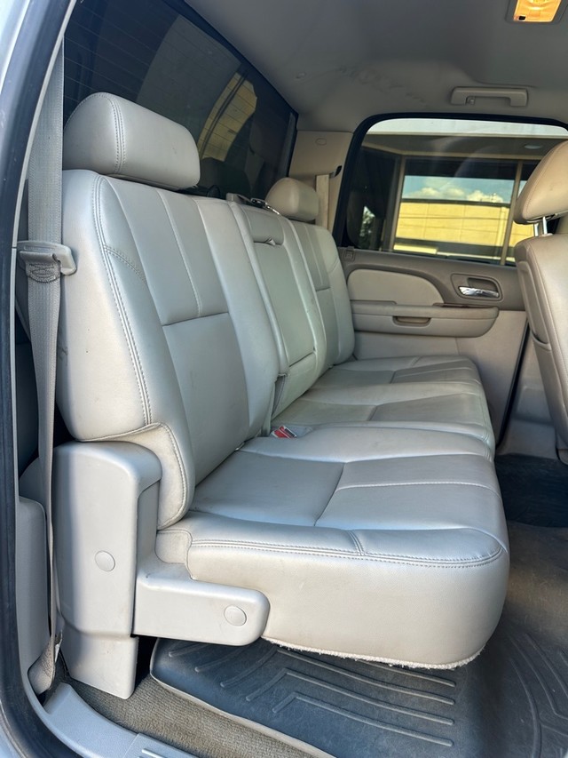 GMC Sierra 2500HD Vehicle Full-screen Gallery Image 10