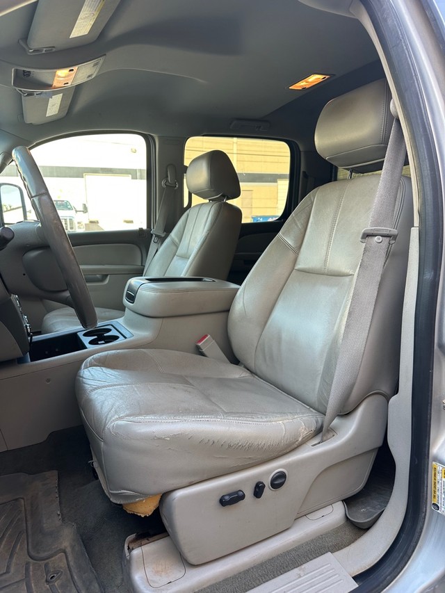 GMC Sierra 2500HD Vehicle Full-screen Gallery Image 13