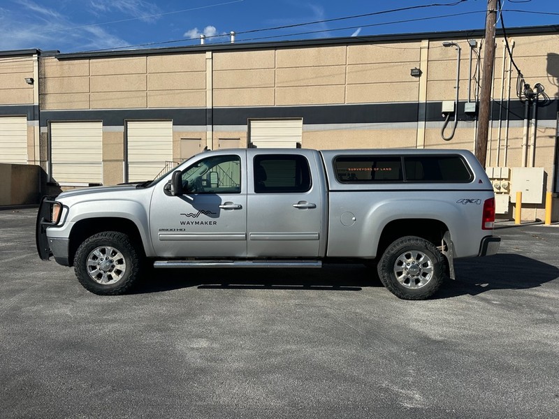 GMC Sierra 2500HD Vehicle Full-screen Gallery Image 02