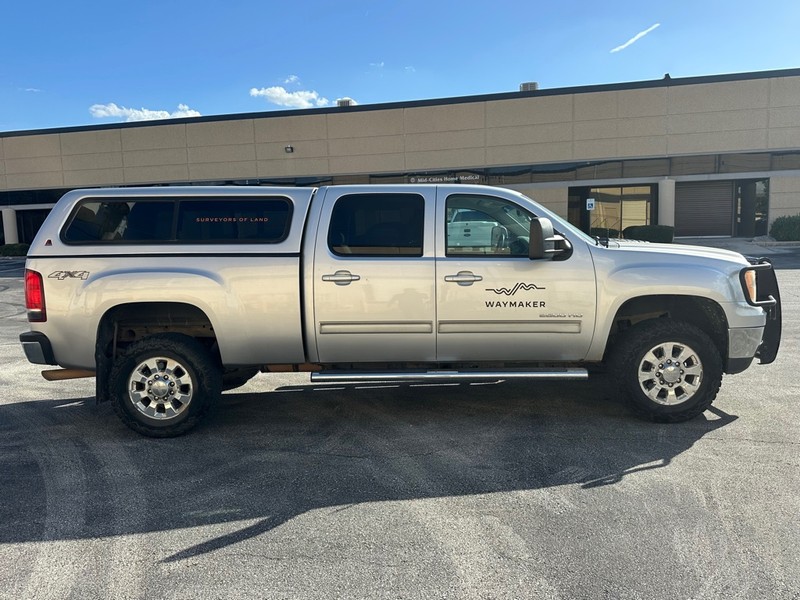 GMC Sierra 2500HD Vehicle Full-screen Gallery Image 05