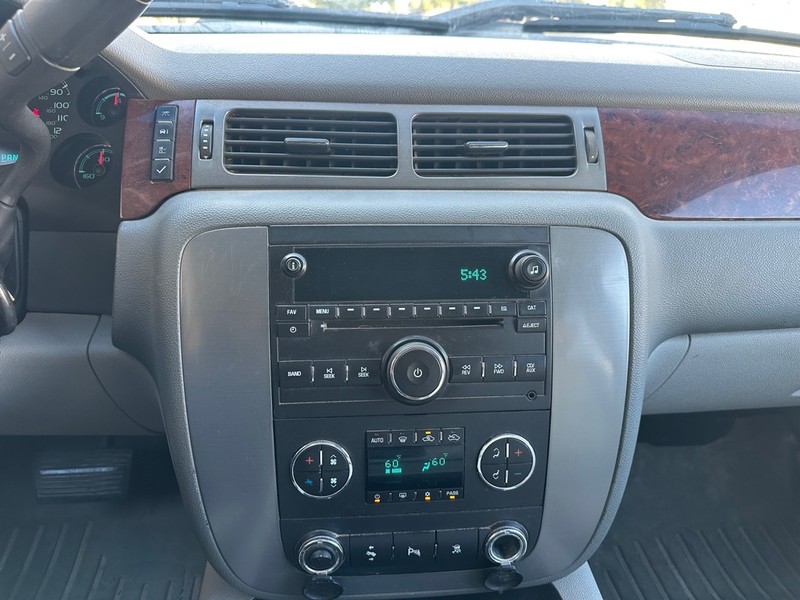 GMC Sierra 2500HD Vehicle Full-screen Gallery Image 15