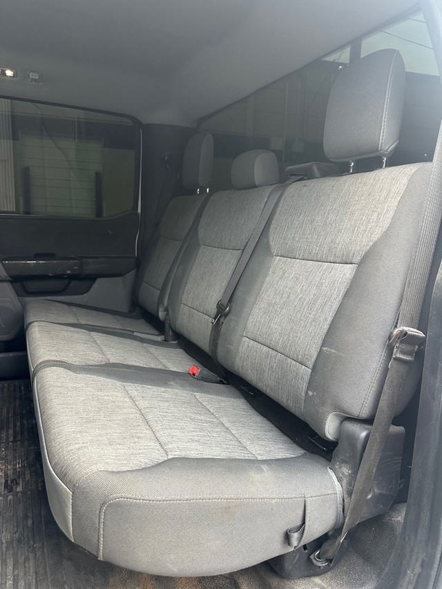 Ford Super Duty F-250 SRW Vehicle Full-screen Gallery Image 8