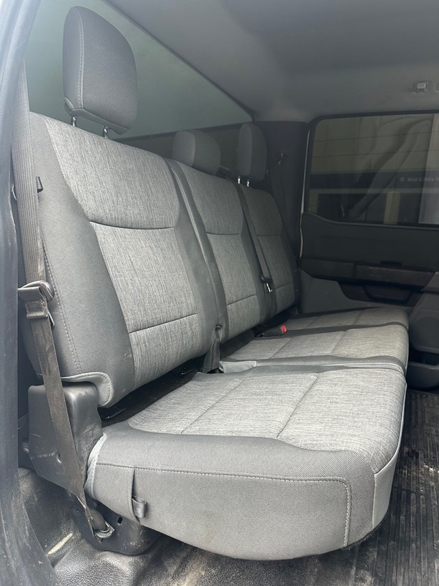 Ford Super Duty F-250 SRW Vehicle Full-screen Gallery Image 9