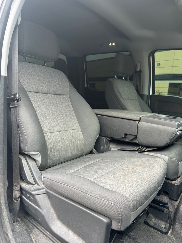 Ford Super Duty F-250 SRW Vehicle Full-screen Gallery Image 10