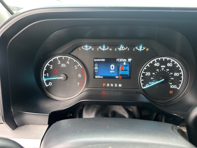 Ford Super Duty F-250 SRW Vehicle Full-screen Gallery Image 15