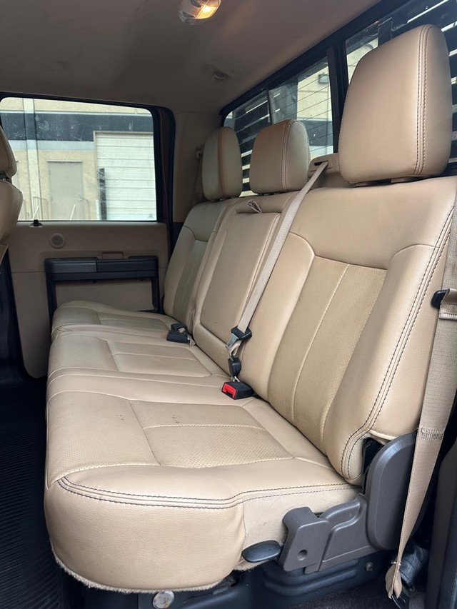 Ford Super Duty F-350 DRW Vehicle Full-screen Gallery Image 9
